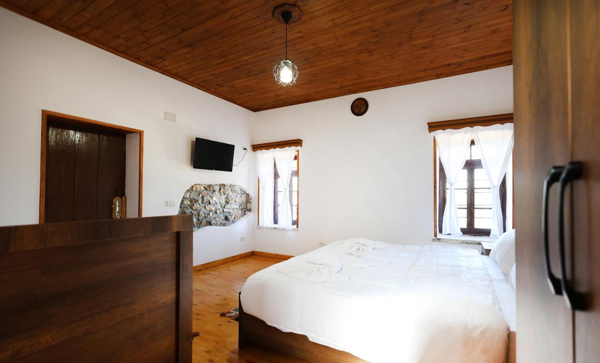 Villa Shpiragu Village Experience Berat Exterior photo