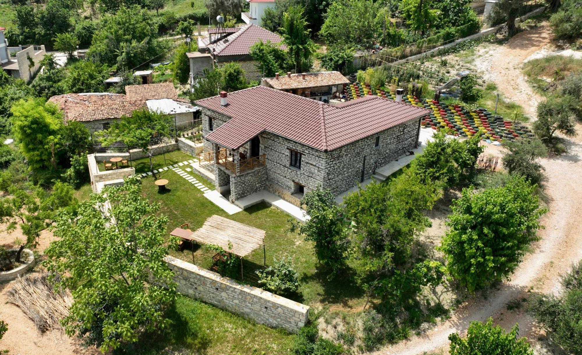 Villa Shpiragu Village Experience Berat Exterior photo