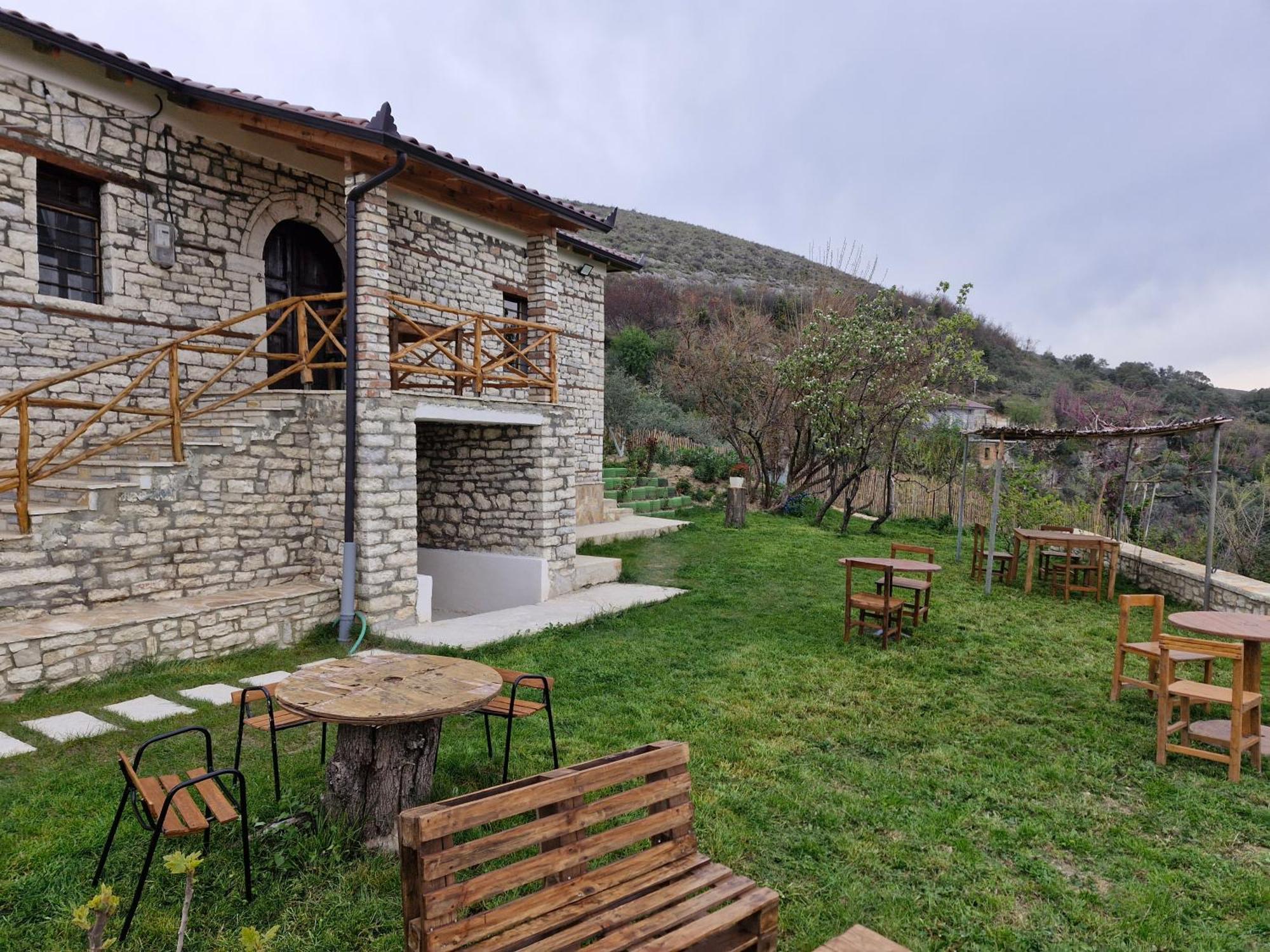 Villa Shpiragu Village Experience Berat Exterior photo
